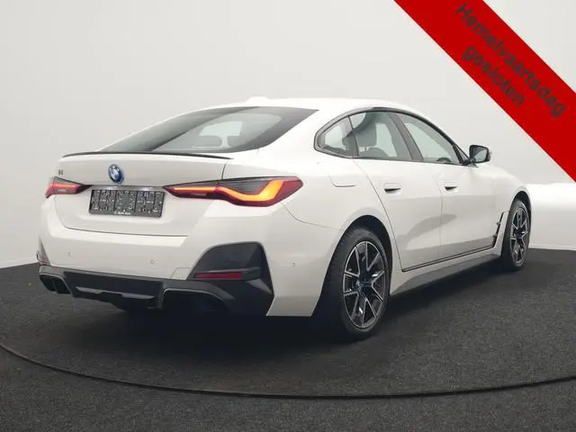 BMW i4 eDrive35 M Sport PRO 70 kWh 286pk Dealer O.H | Trekhaak Af Fabriek | Adaptive Cruise | 360 Ca...