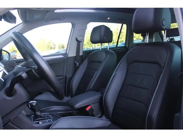 Volkswagen Tiguan 1.5 TSI 150PK AUTOMAAT HIGHLINE BUSINESS R | PANORAMA SCHUIF/KANTEL DAK | LEDEREN...