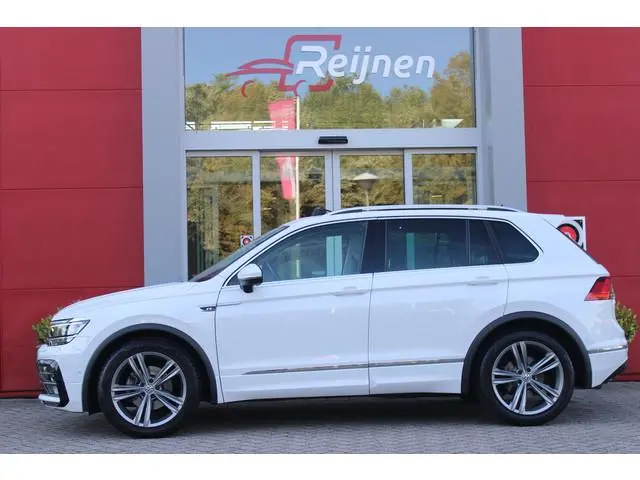 Volkswagen Tiguan 1.5 TSI 150PK AUTOMAAT HIGHLINE BUSINESS R | PANORAMA SCHUIF/KANTEL DAK | LEDEREN...