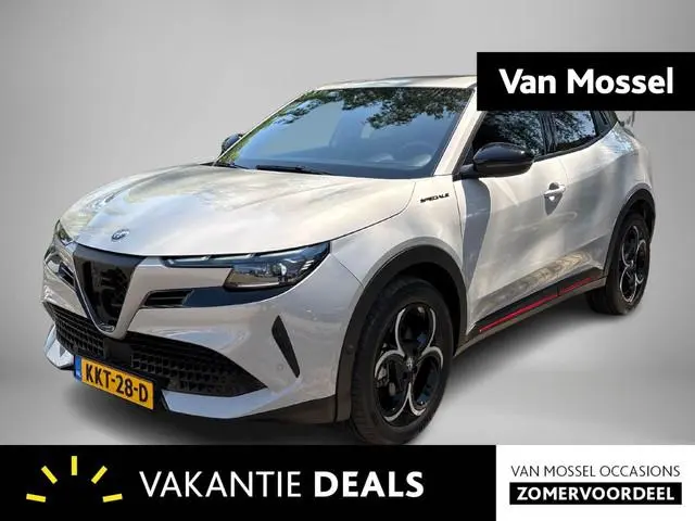 Alfa Romeo Junior 1.2 Turbo Hybrid Ibrida Speciale | Navigatie | Parkeersensoren | Camera | Apple Ca...