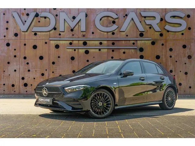 Mercedes-Benz A-klasse 250 e Premium Plus | AMG | Night | Memory | 360 | Panorama | CarPlay | Vol |