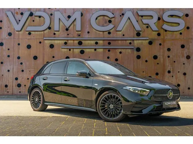 Mercedes-Benz A-klasse 250 e Premium Plus | AMG | Night | Memory | 360 | Panorama | CarPlay | Vol |