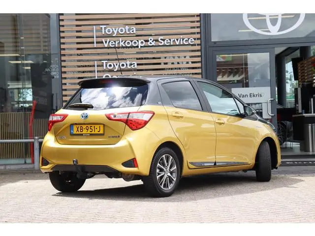 Toyota Yaris 1.5 Hybrid Y20 Exclusive Edition, Trekhaak , All Season banden
