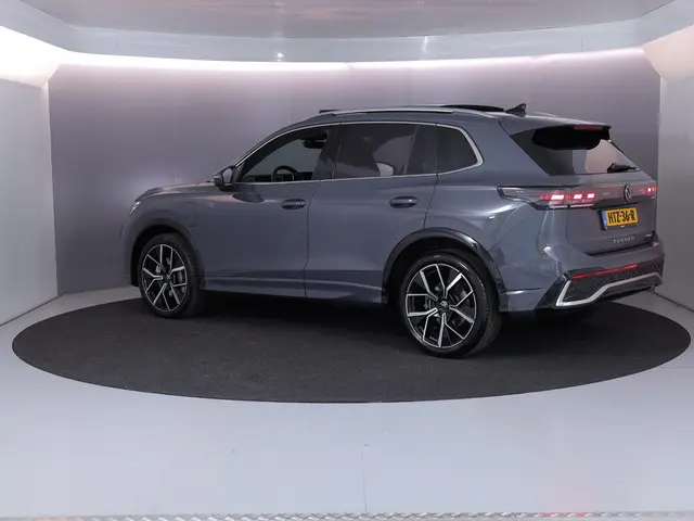 Volkswagen Tiguan 1.5 eHybrid R-Line Edition 272 pk Automaat (DSG) | Verlengde garantie | Navigatie...