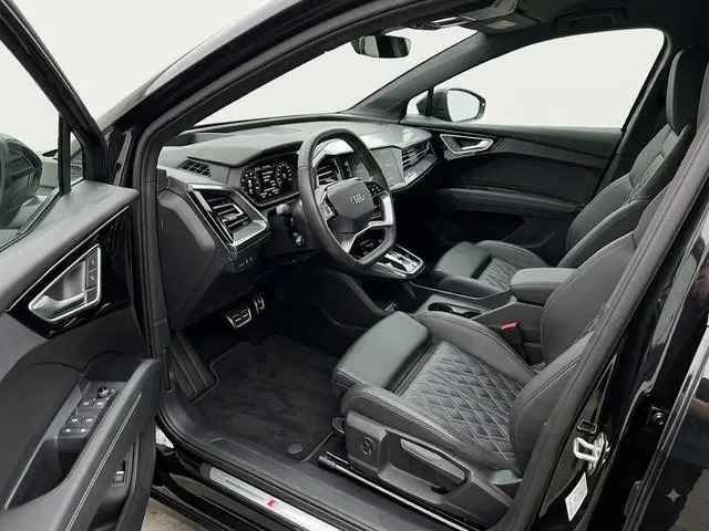 Audi Q4 e-tron 50 quattro S edition 77 kWh Lederen bekleding | 21 inch lichtmetalen velgen | Parkeer...