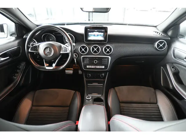 Mercedes-Benz A-klasse 160 Ambition AMG Automaat Navigatie LED Rijklaaprijs Inruil Mogelijk!