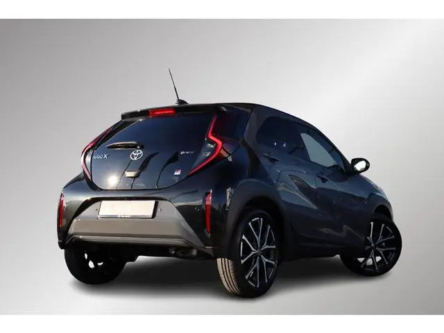 Toyota Aygo X Hybrid 115 GR Sport, Nieuw en in juli leverbaar met €1.500,- inruilpremie!