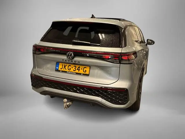 Volkswagen Tayron 1.5 272pk DSG eHybrid R-Line Edition · Panoramadak · 360 Camera · Wegklapbare Trek...
