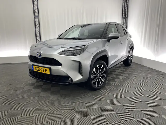 Toyota Yaris Cross 1.5 Hybrid | Apple CarPlay | Navi | Camera | Stuur, stoel, Ruitenwissers verwarmd...