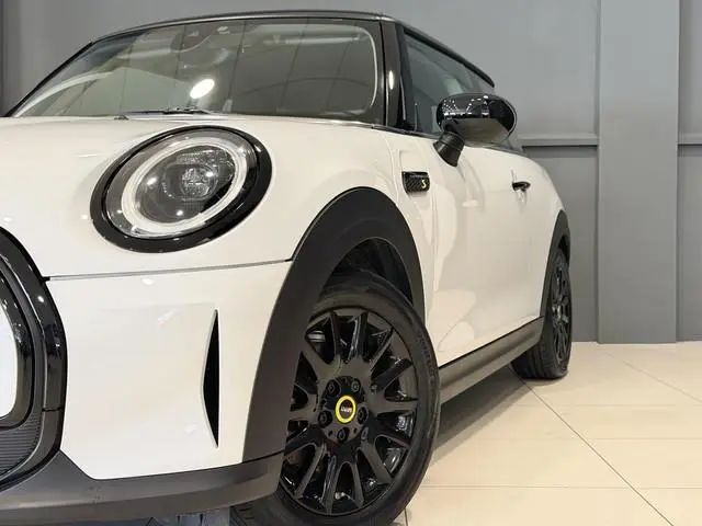 MINI Electric Classic 33 kWh | Navigatie | SOH 99% | Leder