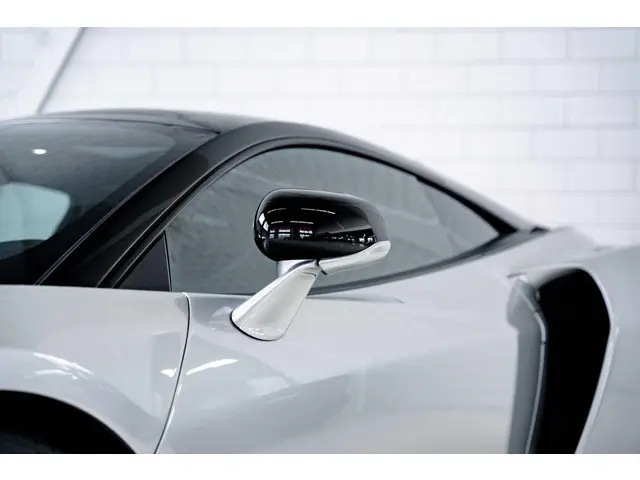 McLaren GT