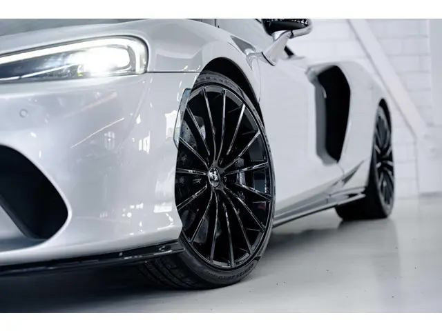 McLaren GT