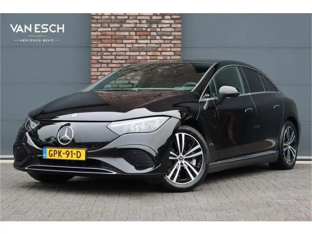 Mercedes-Benz EQE 300 Luxury Line 89 kWh | Distronic Pro | Memory | Trekhaak | Leder | Camera | Dode...