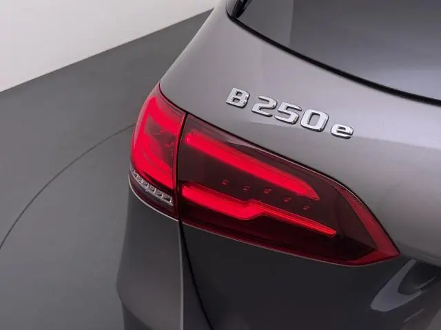 Mercedes-Benz B-klasse 250 e AMG Line | Night LED Camera