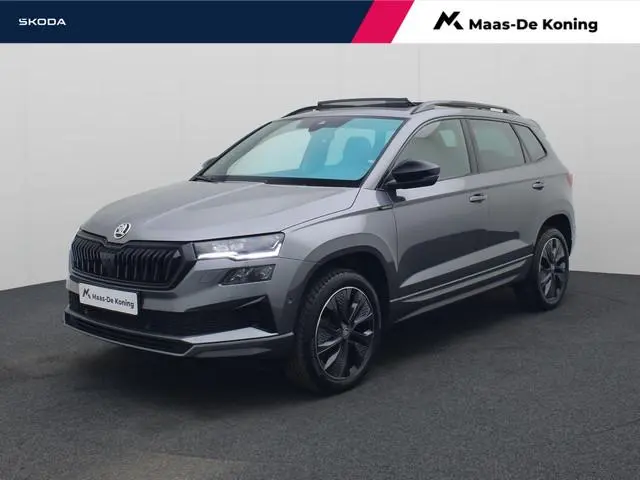 Skoda Karoq 1.5TSI/150PK ACT Sportline DSG · Panoramadak · 360°Camera + Parkeersensoren · Navigatie...