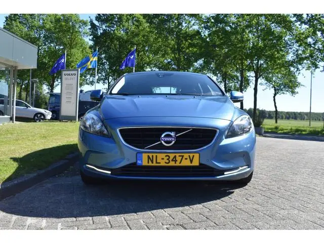 Volvo V40 2.0 T2 122PK Kinetic | Stoelverwarming | Cruise Control | PDC V+A | 16'' |