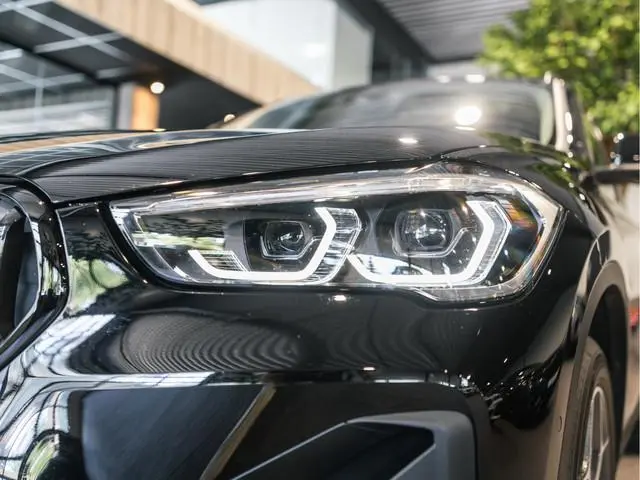 BMW X1 sDrive20i 190pk Executive X-Line | Facelift | Panorama | Camera | HUD | Leder beige | Camera...