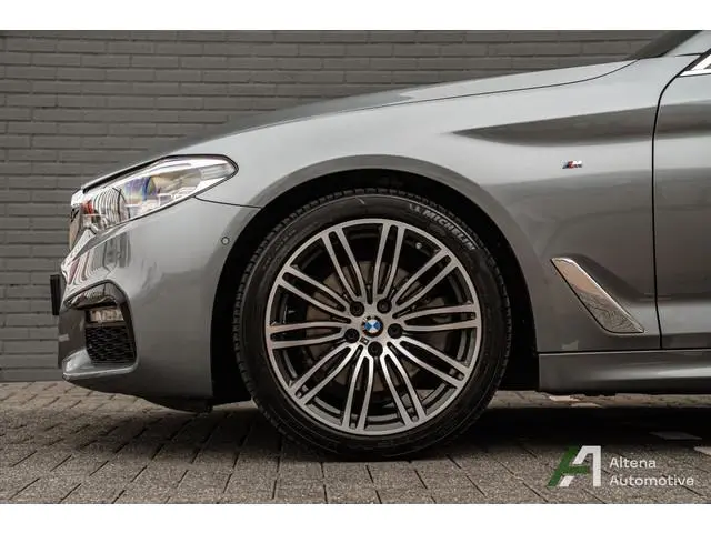 BMW 5-serie Touring 520i High Executive M-sport, panorama dak, comfort stoelen, head-up