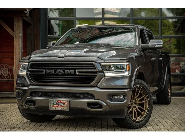 Dodge Ram 1500 5.7 V8 4x4 Crew Cab 5'7 Laramie Level 2 | luchtvering | panoramadak | .