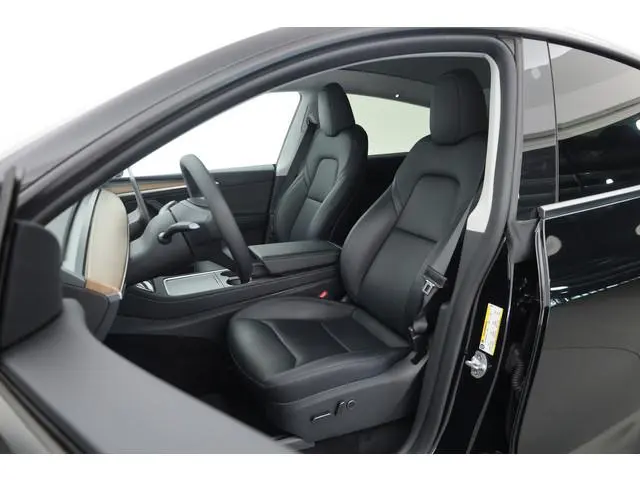 Tesla Model Y Long Range AWD 75 kWh | Autopilot | Pano | Voorst. + Achterbank Verw. | PDC V+A | Navi...