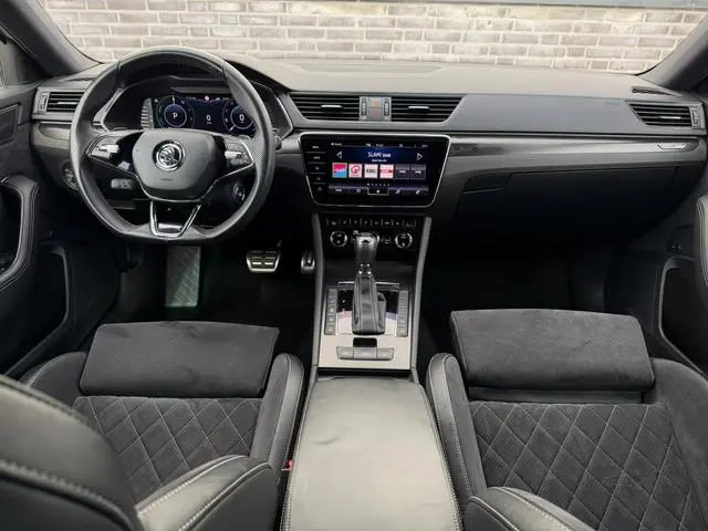 ŠKODA Superb Combi 1.4 TSI iV Sportline Business | Elek. Trekhaak | Memory | Sfeerverlichting | Carp...