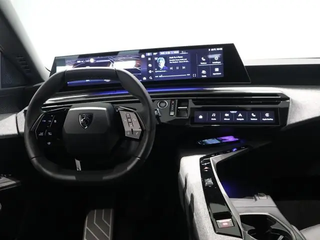 Peugeot e-3008
