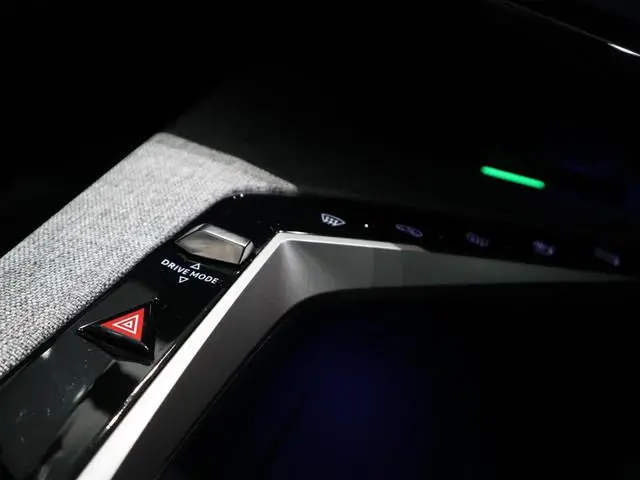 Peugeot e-3008