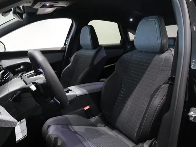 Peugeot e-3008