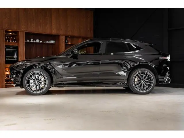 Aston Martin DBX