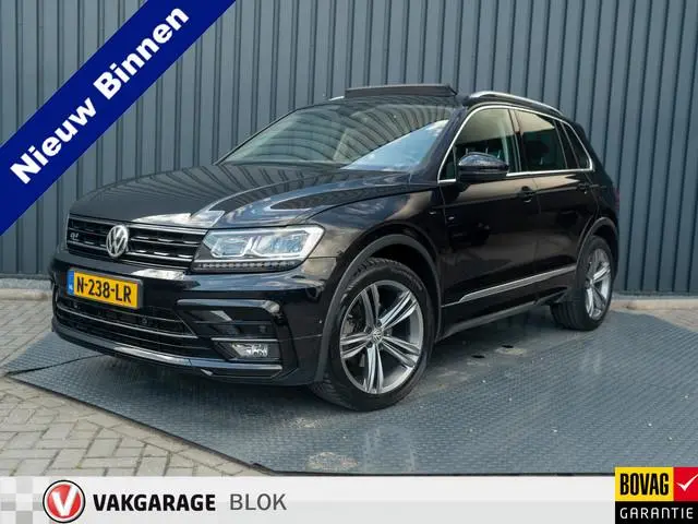 Volkswagen Tiguan 1.4 TSI ACT Highline Business R | Pano | Trekhaak wegkl. | Elk. A-klep | Side Assi...