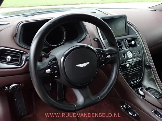 Aston Martin DB11