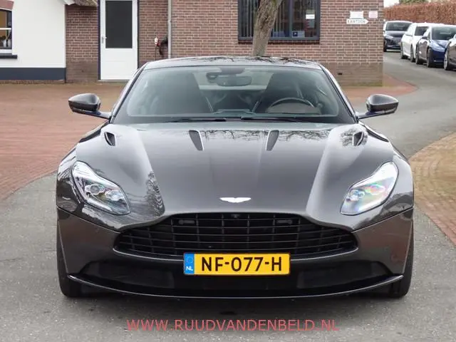 Aston Martin DB11