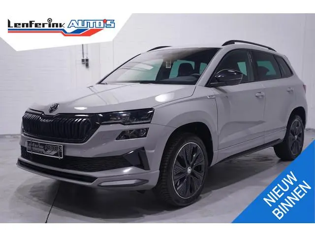 Skoda Karoq 1.5 TSI ACT Sportline Business NAP Camera Wegklapbare trekhaak Appple Carplay Stuur- en...