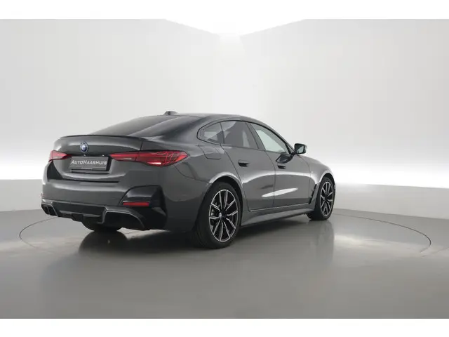 BMW i4 eDrive40 M Sport Pro 84 kWh | Rijklaar! | S/K-Dak | Elek. Trekhaak | Shadowline | Widescreen...
