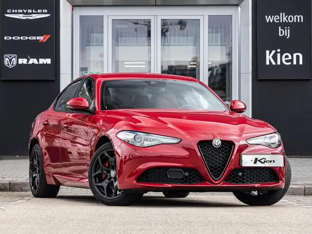 Alfa Romeo Giulia 2.0T Sprint | Veloce Interieur | Schakelflippers | Adaptive Cruise Control | Stoel...