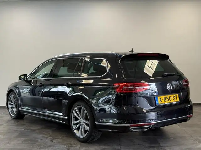 Volkswagen Passat Variant 1.4 TSI ACT Connected Series Plus Carplay Parkeerksensoren Navigatie 24 Ma...