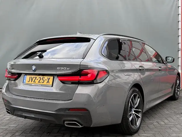 BMW 5-serie Touring BWJ 2022 530e xDrive 293 PK  High Executive M-Sport AUTOMAAT | TREKHAAK ELEKTR....