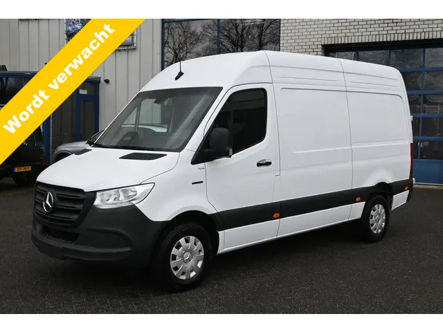 Mercedes-Benz eSprinter 320 L2H2 Pro 81kWh Snellader, Navigatie, Trekhaak, Winterpakket, Etc.