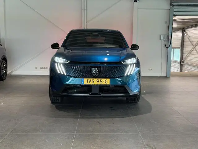 Peugeot e-3008