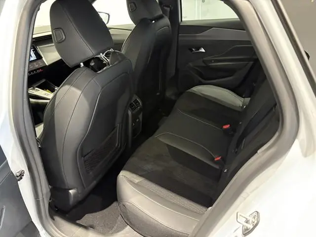 Peugeot e-308