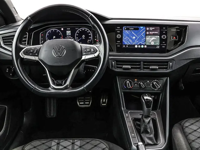 Volkswagen Taigo 1.0 TSI 115pk DSG R-Line · Panoramadak · Apple/Android Car Play · P-Sensoren · Geti...