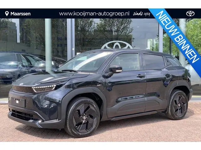 Toyota Urban Cruiser Dynamic 61 kWh | Uit Voorraad Leverbaar! | Camera | LED | Adaptive Cruise Contr...