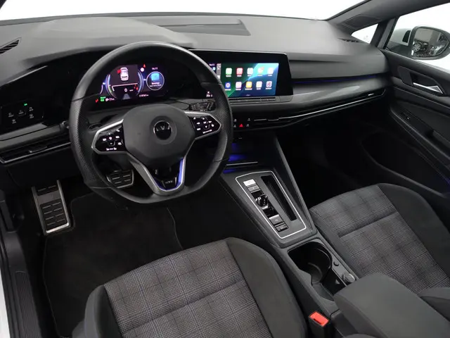 Volkswagen Golf 1.4 eHybrid 242pk GTE Aut- Panoramadak, Stuur/Stoelverwarming, CarPlay, Android auto...