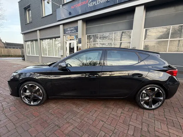 CUPRA Leon 1.5 TSI e-Hybrid 2025 Facelift SOH 99,9% Stoelverwarming Kuipstoelen 18" LMW