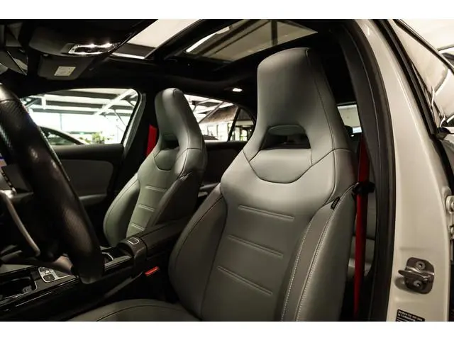 Mercedes-Benz A-klasse AMG 35 4MATIC Burmester | Pano | 1e eigenaar