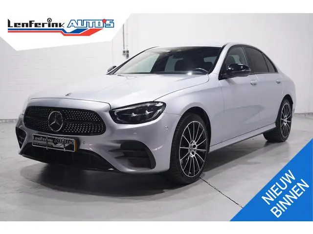 Mercedes-Benz E-klasse 300 de 4MATIC AMG Line SOH 94% Night pakket Elektrische trekhaak Apple carpla...