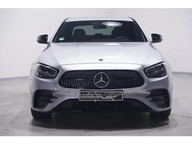 Mercedes-Benz E-klasse 300 de 4MATIC AMG Line SOH 94% Night pakket Elektrische trekhaak Apple carpla...