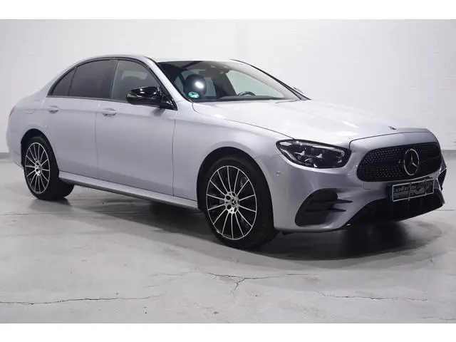 Mercedes-Benz E-klasse 300 de 4MATIC AMG Line SOH 94% Night pakket Elektrische trekhaak Apple carpla...