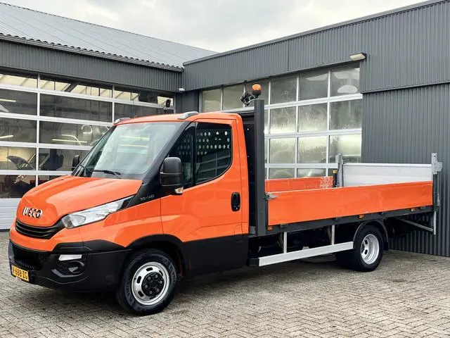 Iveco Daily 35C14 2.3 375 Laadklep 500kg Trekhaak 3500kg trekgewicht Airco 2-Persoons Open laadbak P...