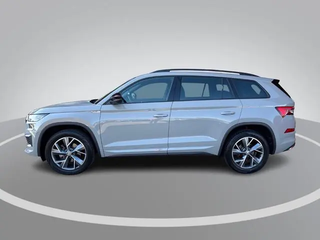 Skoda Kodiaq 1.5 TSI 150pk DSG Sportline Business 7p. · Camera · Inklap. Trekhaak · Keyless · Elek....